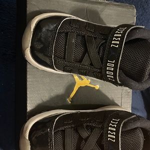 Jordan retro 11 black